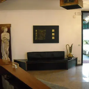 Byron 酒店 米拉